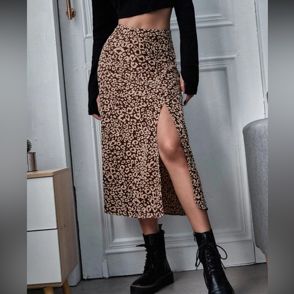 Brand new never worn high rise skirt with slit - Picture 3 of 10